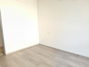 Room in 4 BHK Apartment at Hiranandani Estate Rodas Enclave, Ghodbunder Road – for Sale