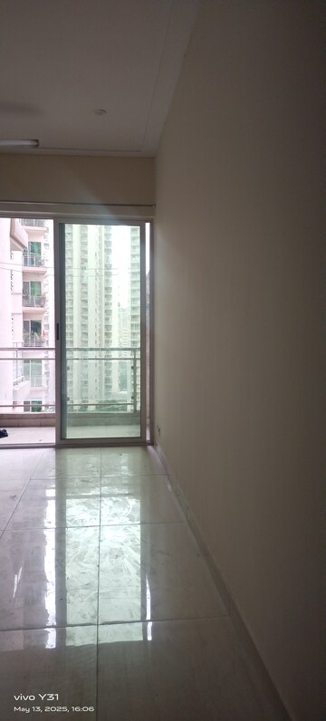 Room in 3 BHK Apartment at Gaur Saundaryam, Tech Zone 4 Greater Noida – for Rent