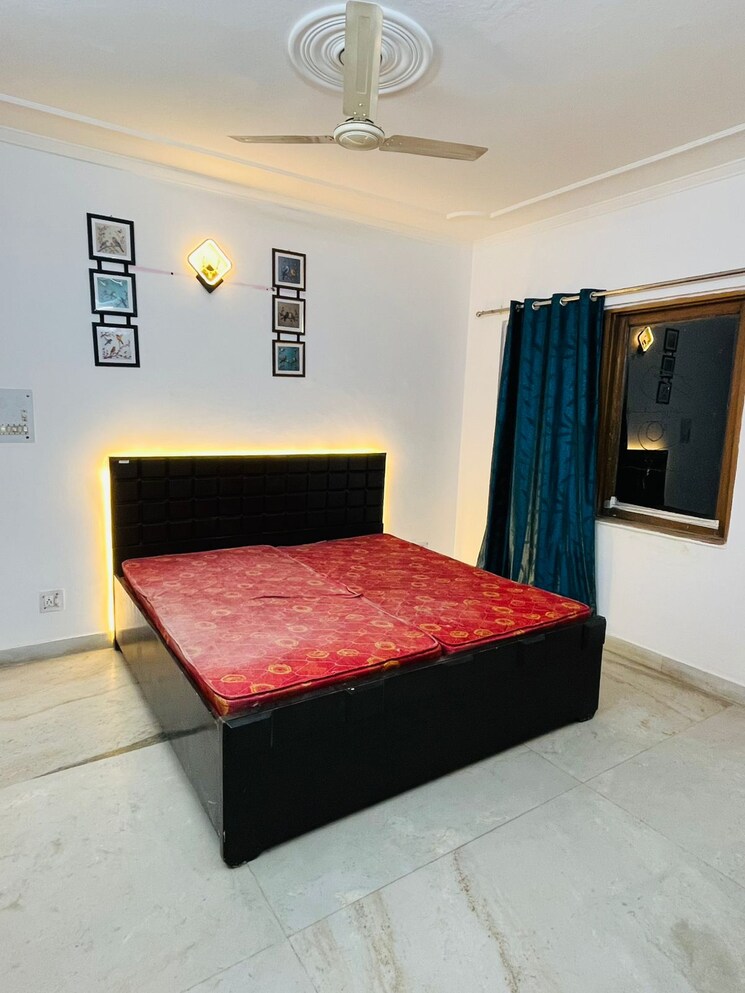 Bedroom, freedom fighters enclave 3 Bedroom 1600 Sq.Ft. Builder Floor In Freedom Fighters Enclave Delhi 8655719
