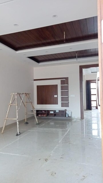 Room in 6 BHK Independent House at Aerocity – for Sale