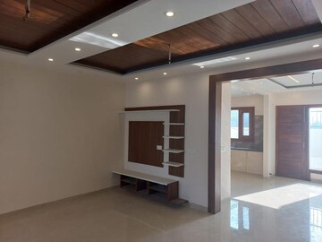 Room in 6 BHK Independent House at Aerocity – for Sale