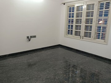 Room in 1 BHK Builder Floor at Ejipura – for Rent