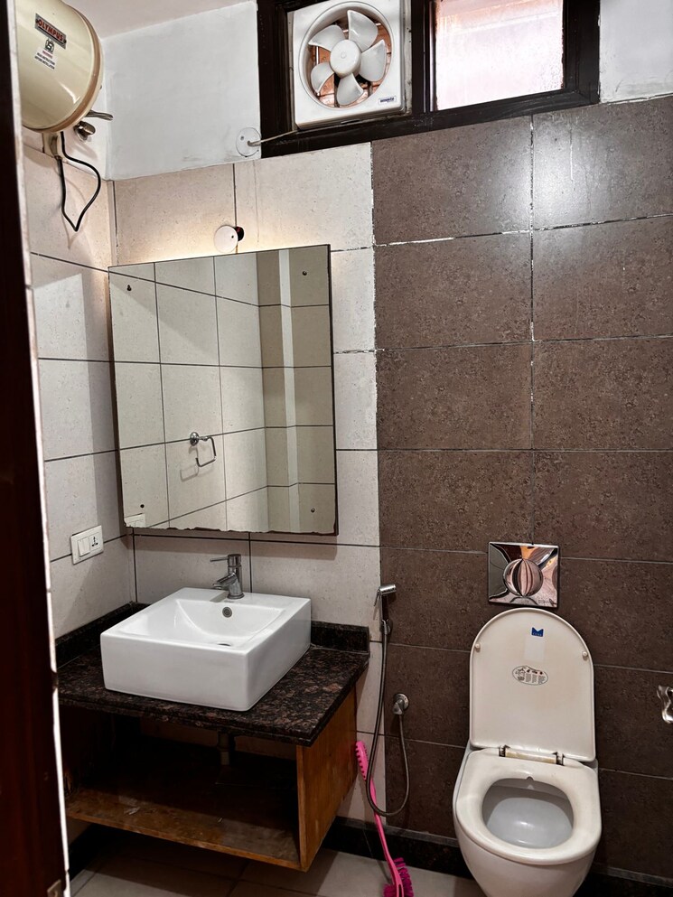 Bathroom, apex-apartments 3 Bedroom 350 Sq.Yd. Builder Floor In Sector 45 Gurgaon 8655803