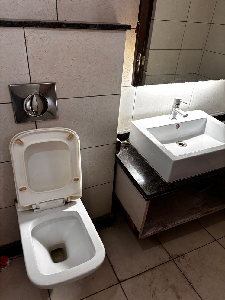 Bathroom, apex-apartments 3 Bedroom 350 Sq.Yd. Builder Floor In Sector 45 Gurgaon 8655803