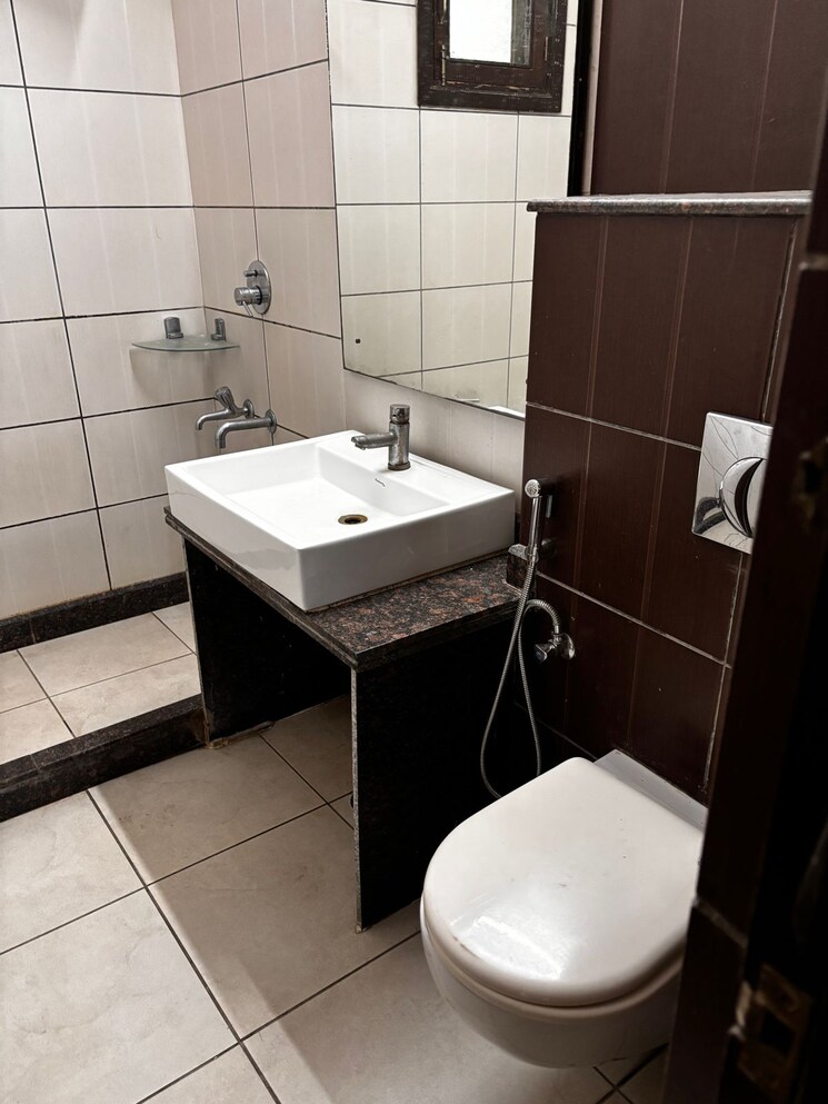 Bathroom, apex-apartments 3 Bedroom 350 Sq.Yd. Builder Floor In Sector 45 Gurgaon 8655803