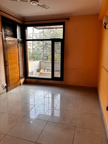 Room in 3 BHK Builder Floor at Apex Apartments, Sector 45 – for Rent