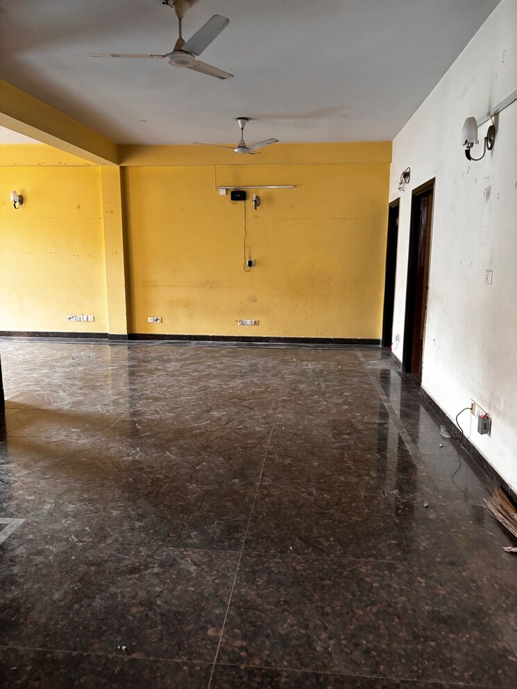 Room, apex-apartments 3 Bedroom 350 Sq.Yd. Builder Floor In Sector 45 Gurgaon 8655803