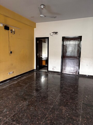 Room in 3 BHK Builder Floor at Apex Apartments, Sector 45 – for Rent