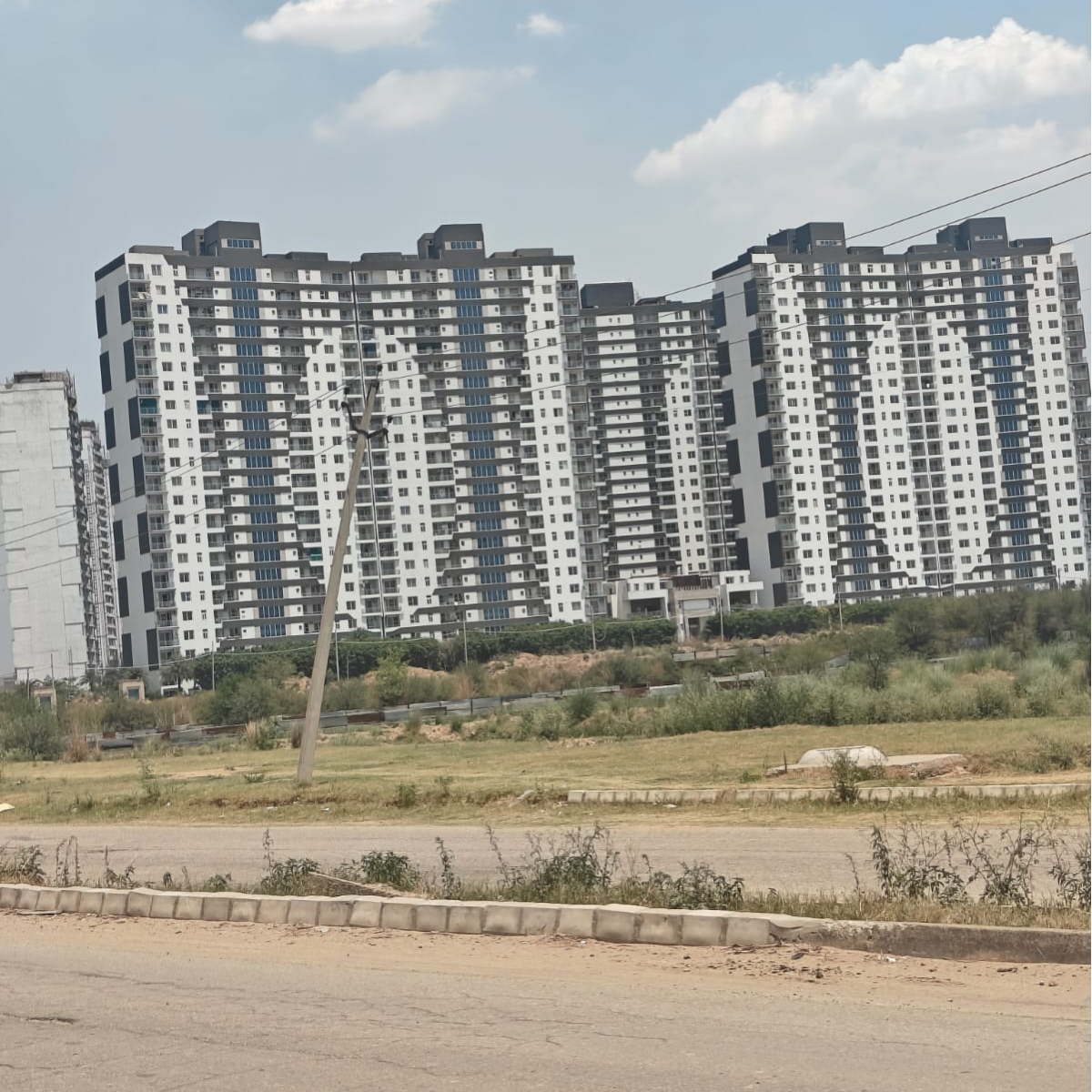 3 BHK 1640 Sq.Ft. Apartment in Omaxe Lake