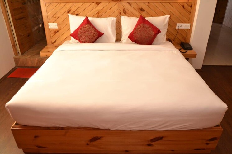 Bedroom, sector 17 6+ Bedroom 450 Sq.Mt. Independent House In Sector 17 Noida 8655902