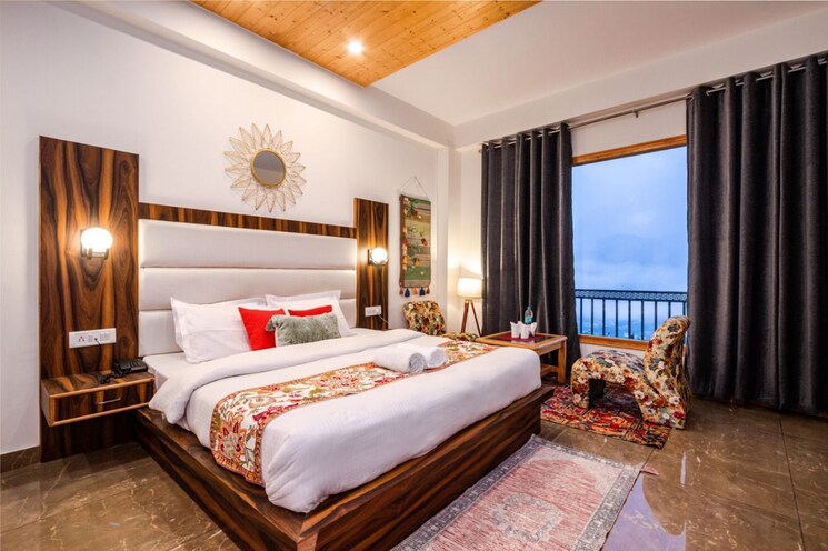 Bedroom, sector 17 6+ Bedroom 450 Sq.Mt. Independent House In Sector 17 Noida 8655902