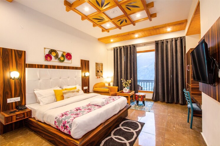 Bedroom, sector 17 6+ Bedroom 450 Sq.Mt. Independent House In Sector 17 Noida 8655902