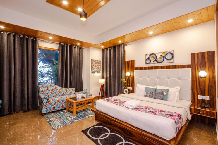 Bedroom, sector 17 6+ Bedroom 450 Sq.Mt. Independent House In Sector 17 Noida 8655902