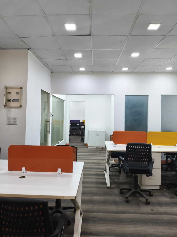 Team Area, sector 16 Commercial Office Space 1000 Sq.Ft. In Sector 16 Noida 8655988