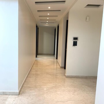 Building Lobby in 4 BHK Builder Floor at Dlf Phase ii – for Rent