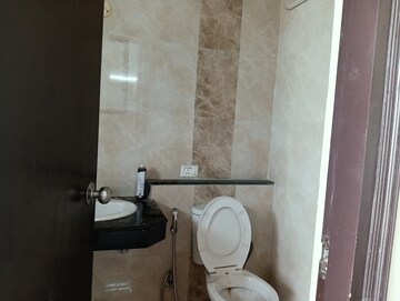 2 BHK Apartment For Rent in Landcraft Golflinks Plaza, Pandav Nagar