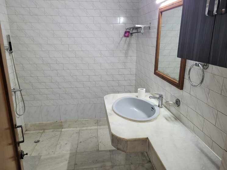 Bathroom, east of kailash 2 Bedroom 1125 Sq.Ft. Builder Floor In East Of Kailash Delhi 8656146