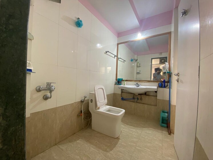 Bathroom, hiranandani-estate-valentina 2 Bedroom 980 Sq.Ft. Apartment In Ghodbunder Road Thane 8656181