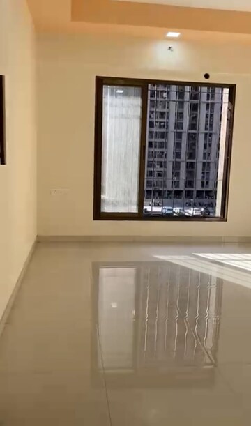 Room in 1.5 BHK Apartment at Dosti Planet North, Shilphata – for Rent