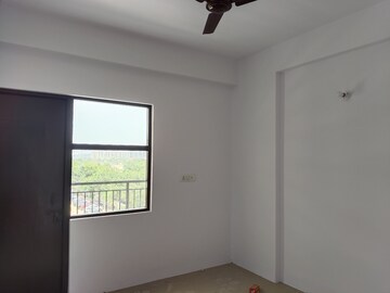 Room in 3 BHK Apartment at Adore Happy Homes, Sector 86 – for Rent