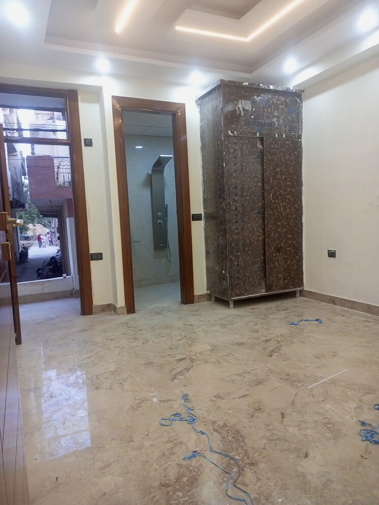 Room, sector 73 2 Bedroom 1050 Sq.Ft. Builder Floor In Sector 73 Noida 8656347