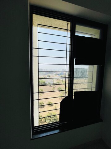 Room in 2 BHK Apartment at Majestique City, Wagholi – for Rent