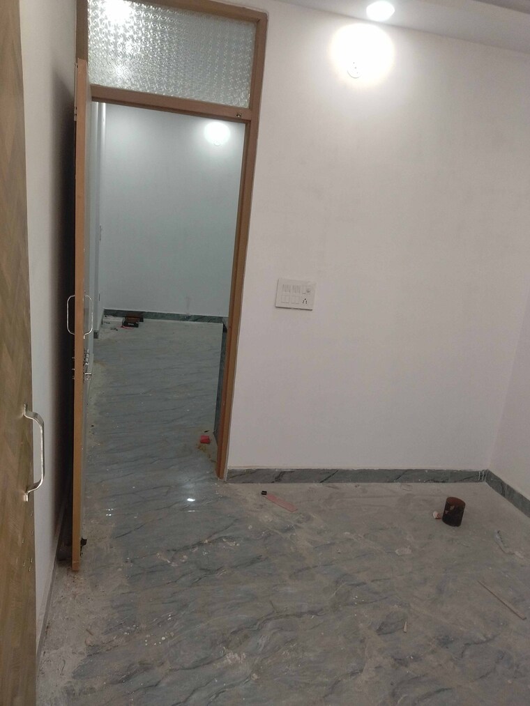 Room, govindpuri 1.5 Bedroom 40 Sq.Yd. Builder Floor In Govindpuri Delhi 8656431