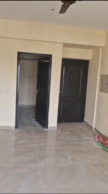 Room in 2.5 BHK Apartment at RPS Savana, Sector 88 – for Rent