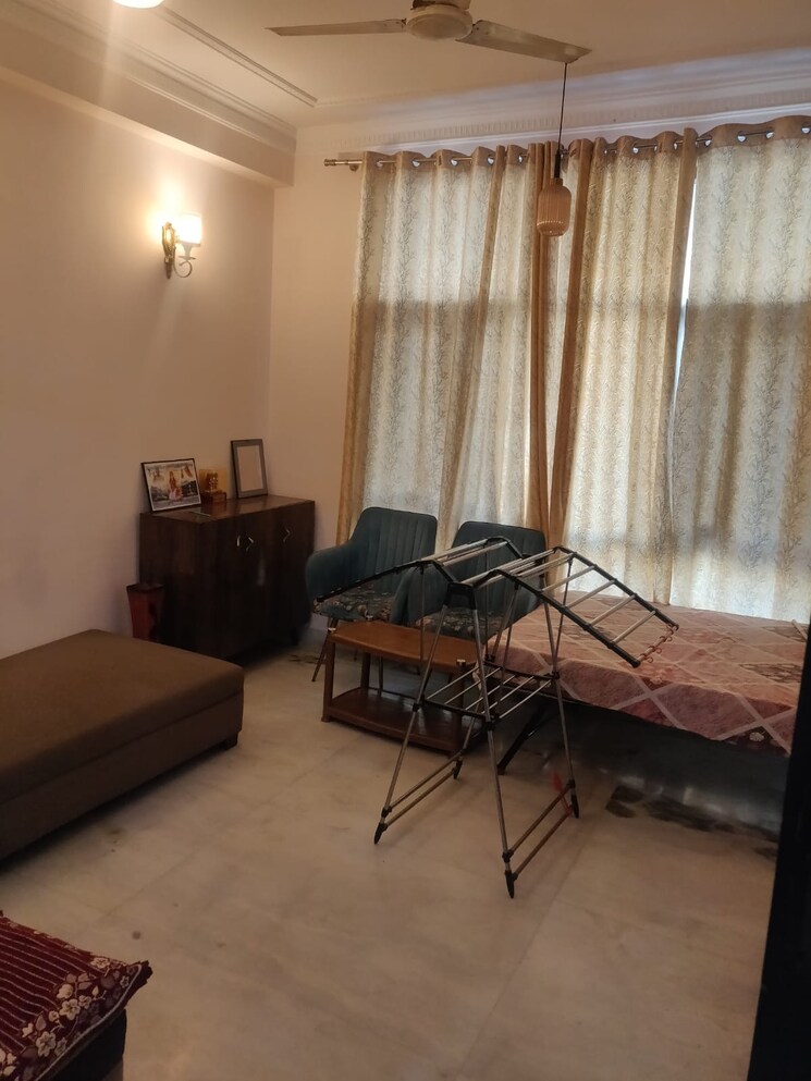 Living Room, vijayant-enclave 3 Bedroom 2000 Sq.Ft. Apartment In Sector 29 Noida 8656477