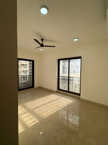 Room in 2.5 BHK Apartment at Mirchandani Triton, Santacruz West – for Rent