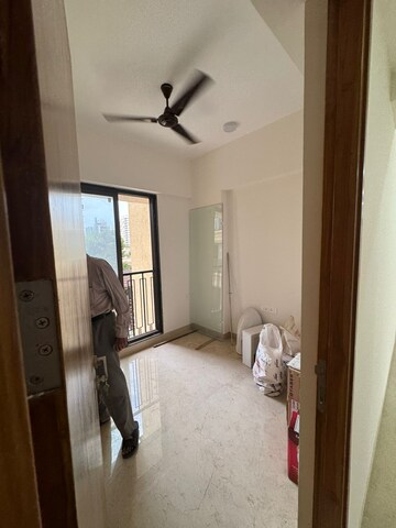 Bedroom in 2.5 BHK Apartment at Mirchandani Triton, Santacruz West – for Rent