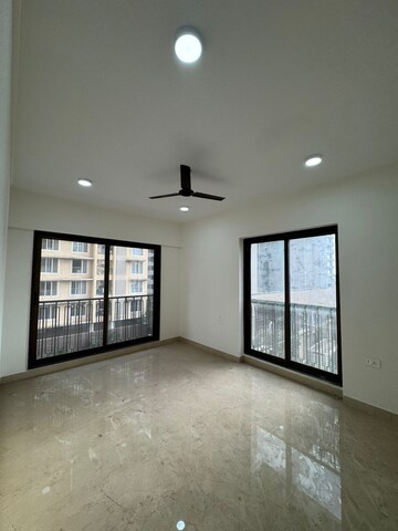 Bedroom in 2.5 BHK Apartment at Mirchandani Triton, Santacruz West – for Rent