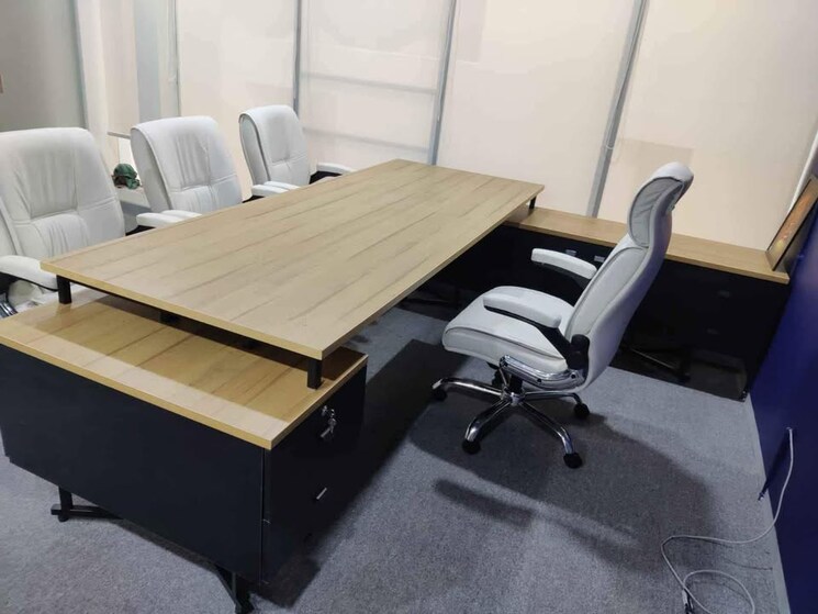 Team Area, regal square Commercial Office Space 2000 Sq.Ft. In Regal Square Indore 8656441