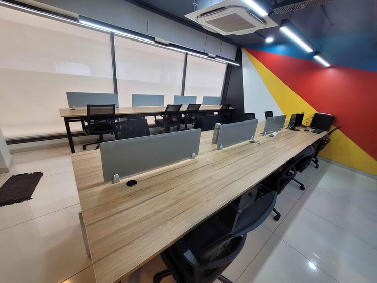 Team Area, regal square Commercial Office Space 2000 Sq.Ft. In Regal Square Indore 8656441