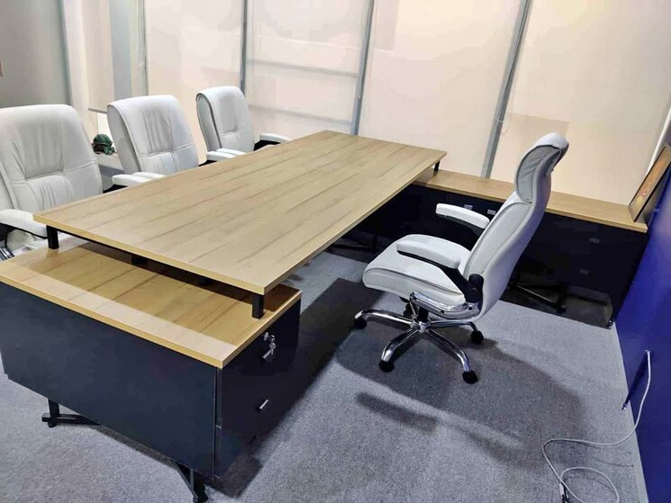 Team Area, regal square Commercial Office Space 2000 Sq.Ft. In Regal Square Indore 8656441