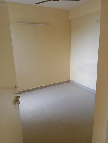 Room in 3 BHK Apartment at Conscient Habitat Residences, Sector 78 – for Sale