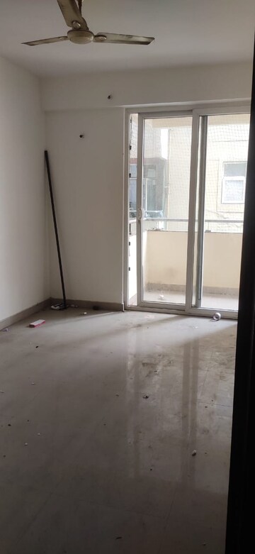 Room in 4 BHK Apartment at Sam Residency, Sain Vihar – for Rent