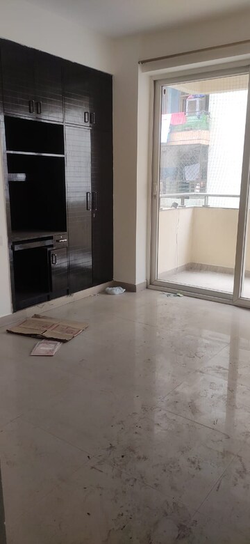 Room in 4 BHK Apartment at Sam Residency, Sain Vihar – for Rent