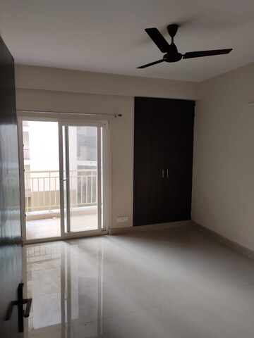 Room in 3 BHK Apartment at Supertech Ecovillage I, Sector 1 Greater Noida – for Rent