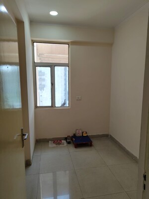 Room in 2.5 BHK Apartment at Gaur City 2 - 10th Avenue, Sector 16c Greater Noida – for Sale