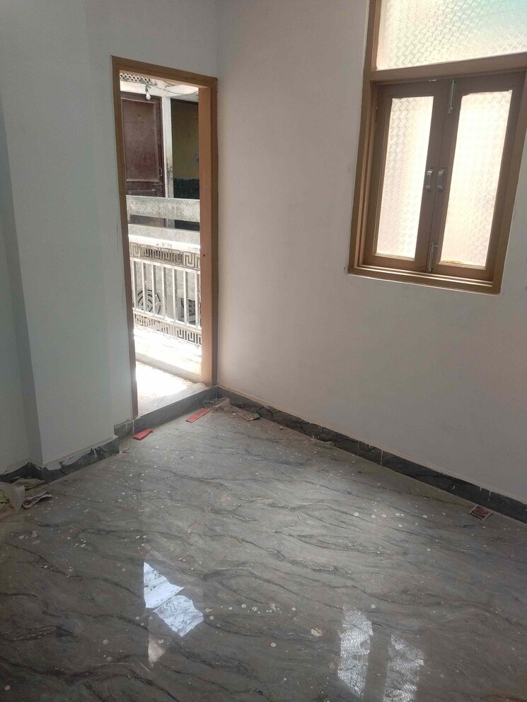 Room, govindpuri 1.5 Bedroom 45 Sq.Yd. Builder Floor In Govindpuri Delhi 8656569