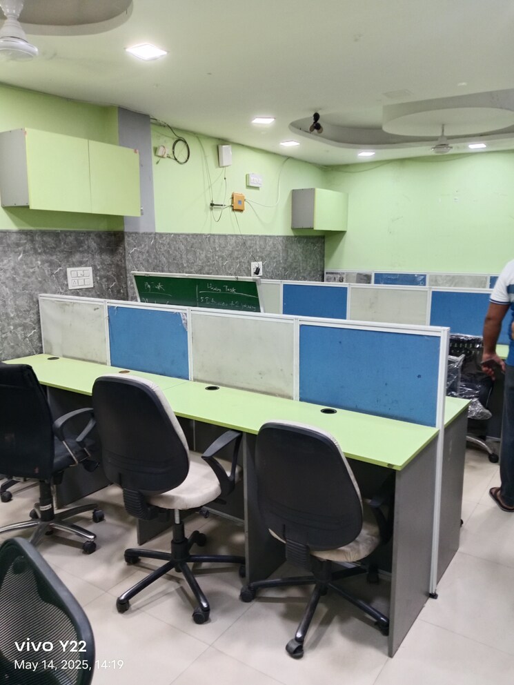 Team Area, laxmi nagar Commercial Office Space in IT/SEZ 700 Sq.Ft. In Laxmi Nagar Delhi 8656574