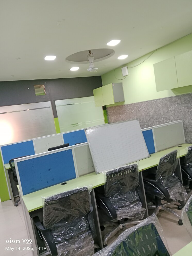 Team Area, laxmi nagar Commercial Office Space in IT/SEZ 700 Sq.Ft. In Laxmi Nagar Delhi 8656574