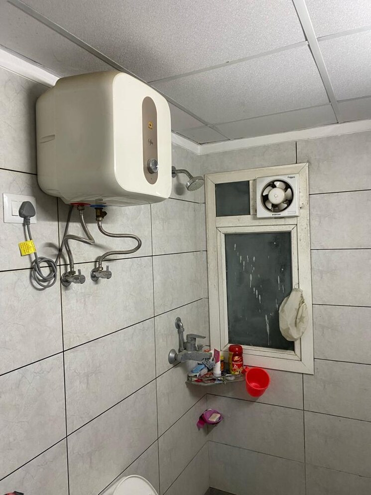 Bathroom, gulshan-botnia 2.5 Bedroom 1160 Sq.Ft. Apartment In Sector 144 Noida 8656594