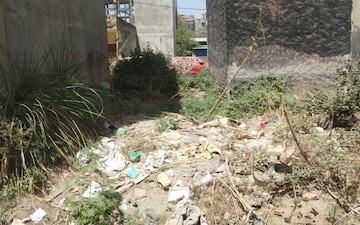 Plot For Sale in Sector 105