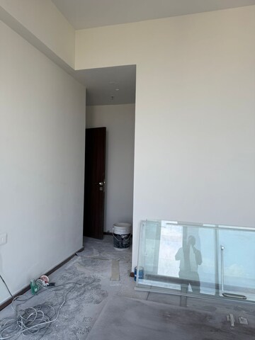 Room in 2 BHK Apartment at Piramal Aranya Ahan, Byculla – for Sale