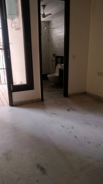 Room in 3 BHK Builder Floor at Sarvodaya Enclave – for Rent