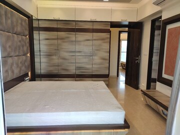 Room in 3 BHK Apartment at S Raheja Sapphire, Santacruz West – for Rent