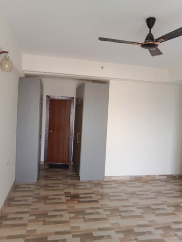Room in 4 BHK Apartment at VVIP Mangal, Raj Nagar Extension – for Rent