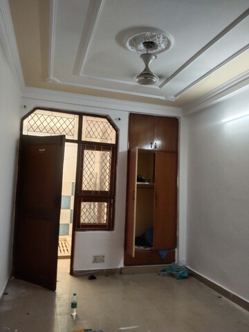 Room in 3 BHK Builder Floor at Niti Khand – for Rent